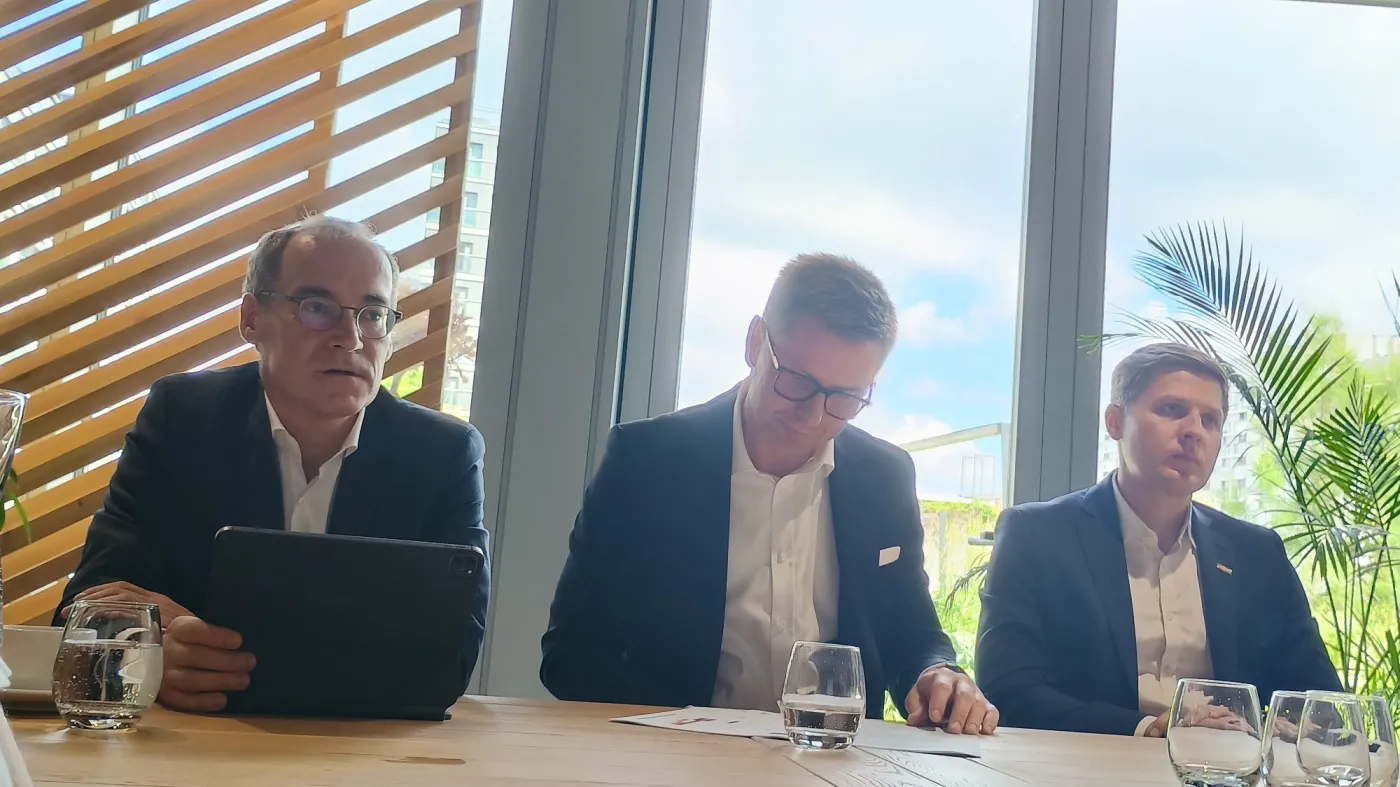 Marek Lusztyn, wiceprezes mBanku, Piotr Petelewicz, prezes mBanku Hipotecznego i Krzysztof Bratos, wiceprezes mBanku
