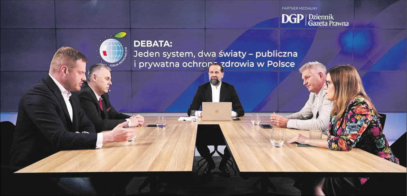 Uczestnicy debaty „Jeden system, dwa światy – publiczna i prywatna ochrona zdrowia w Polsce”