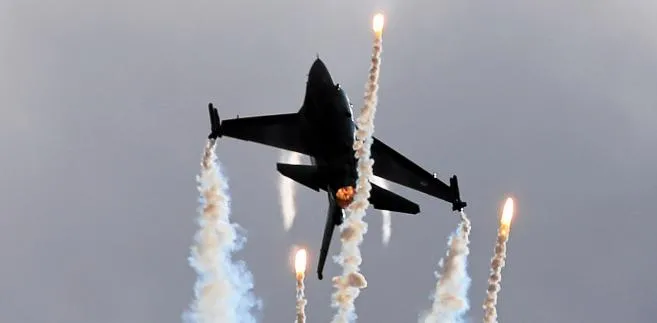 1453883-turecki-f16-podczas-miedzynarodowych.jpg