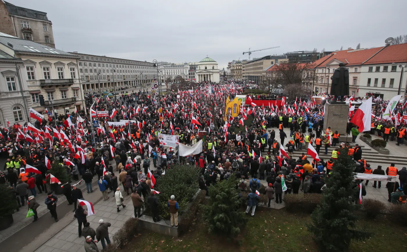 2021210-warszawa-marsz-w-obronie-demokracji.jpg