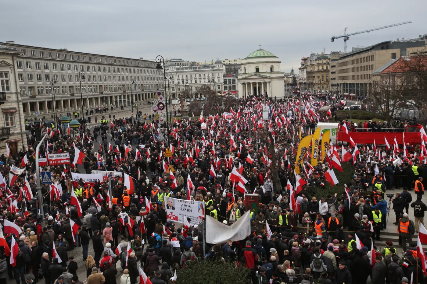 2021226-warszawa-marsz-w-obronie-demokracji.jpg