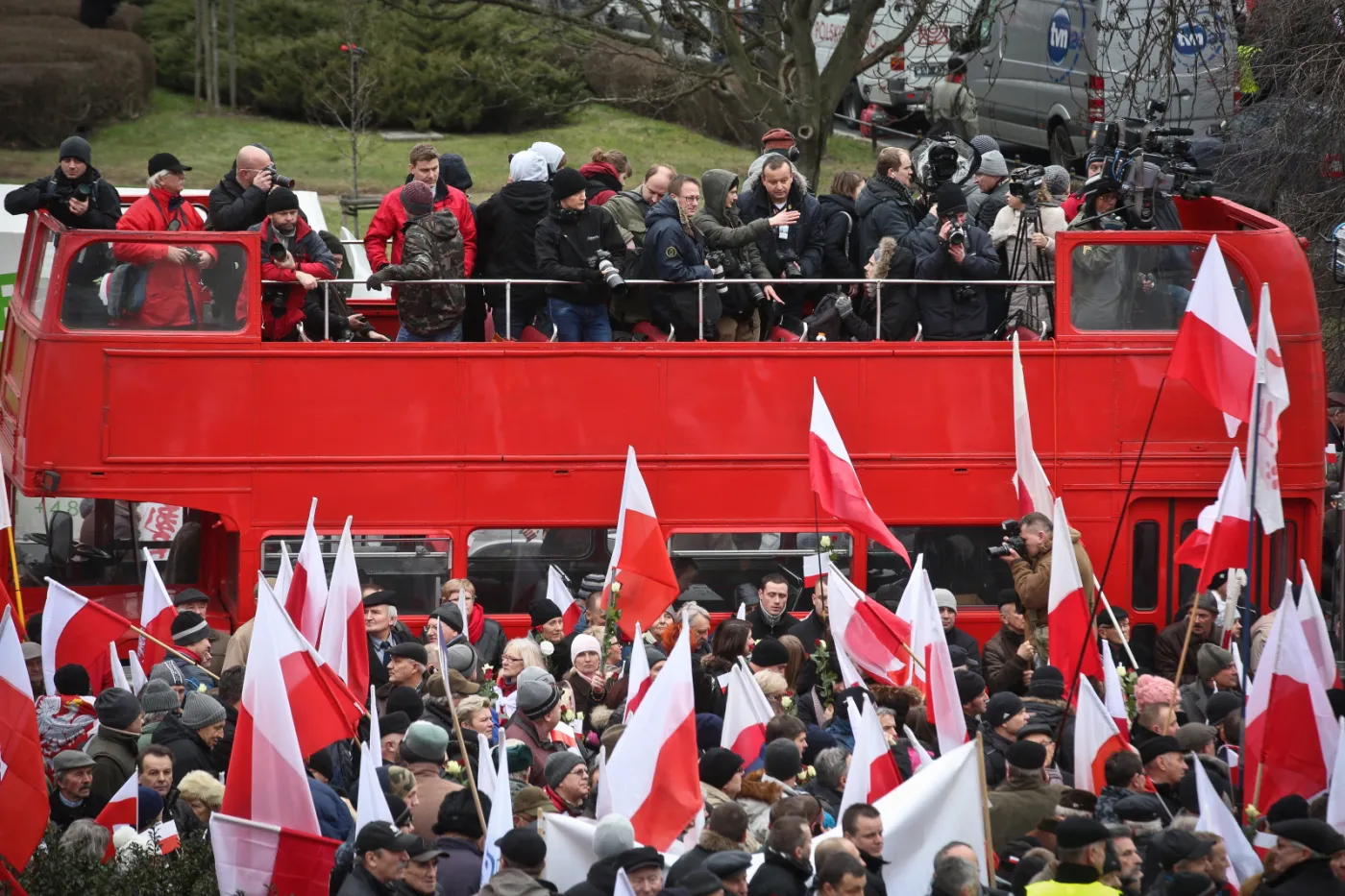 2021242-warszawa-marsz-w-obronie-demokracji.jpg