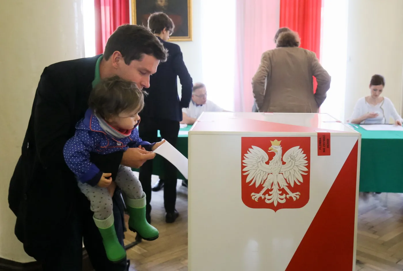 2173965-glosowanie-w-pierwszej-turze-wyborow.jpg