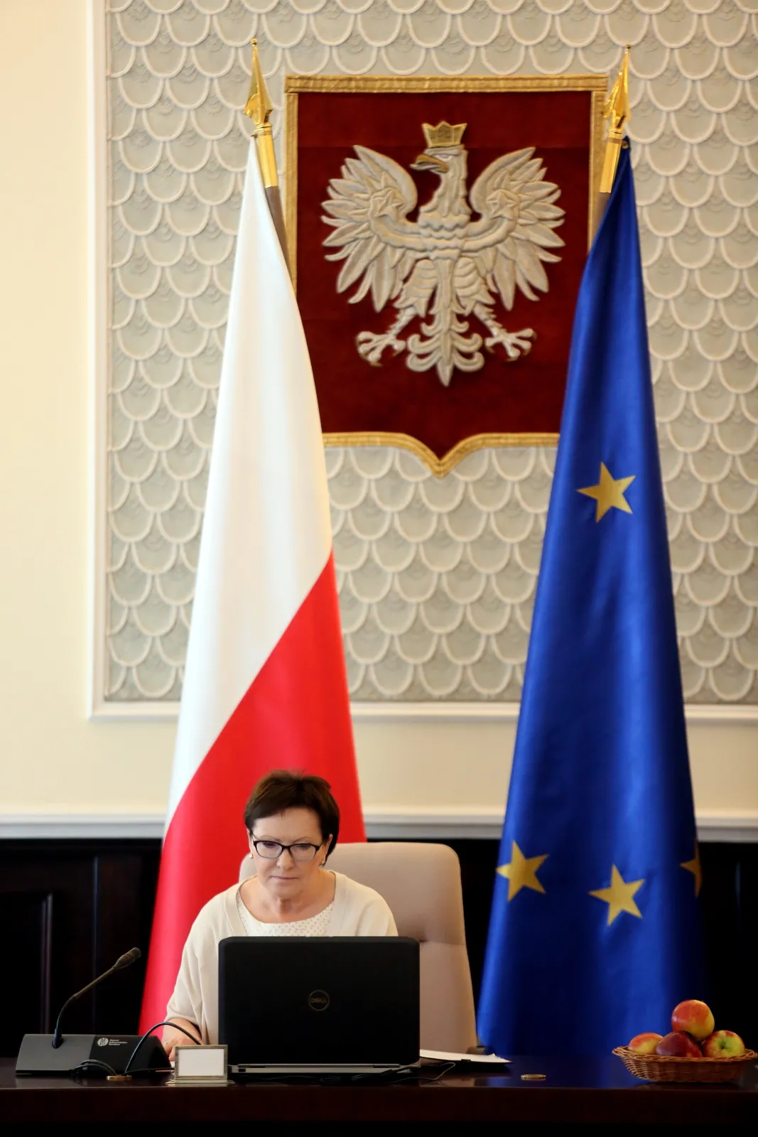 2267901-premier-ewa-kopacz-przed-posiedzeniem.jpg