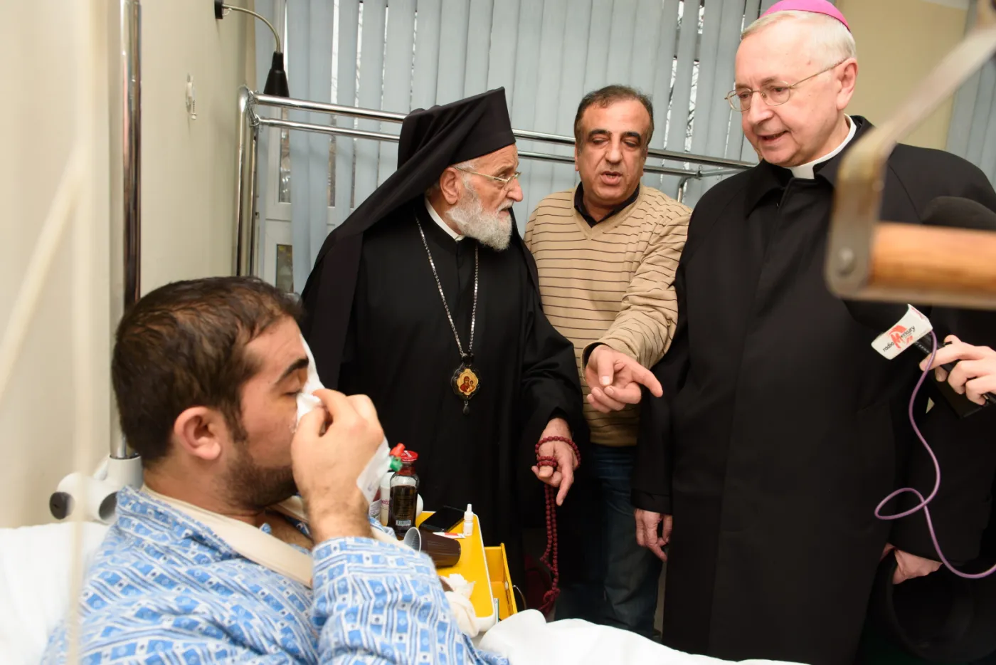 Patriarcha Syrii Grzegorz III Laham i arcybiskup Stanisław Gądecki odwiedzili pobitego Syryjczyka