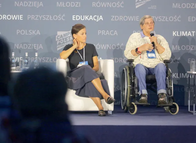 Ochojska o uchodźcach: Pomocy trzeba udzielać mądrze