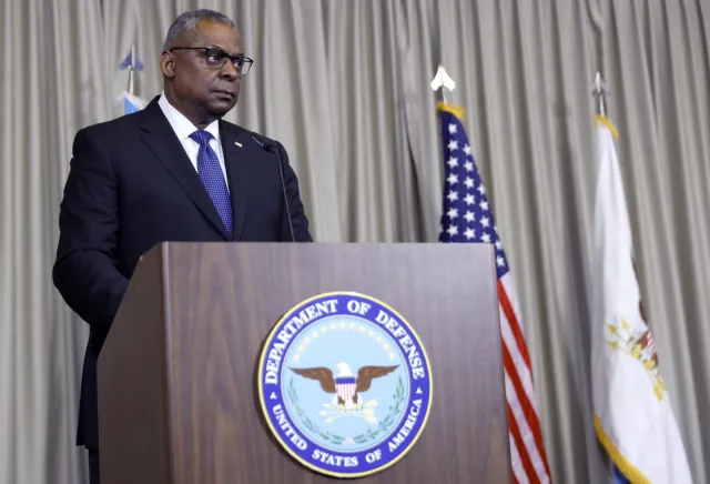 Przedstawiciele Pentagonu w Ramstein: Nie ma decyzji o przekazaniu Ukrainie Abramsów i Leopardów