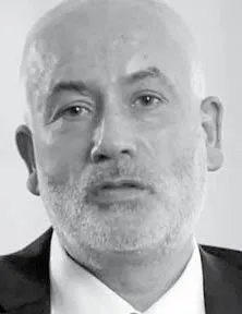 prof. Piotr Czauderna przewodnicz