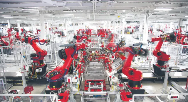 Za kierownicą Tesli nie siedzi Elon Musk. Kim jest Zach Kirkhorn?