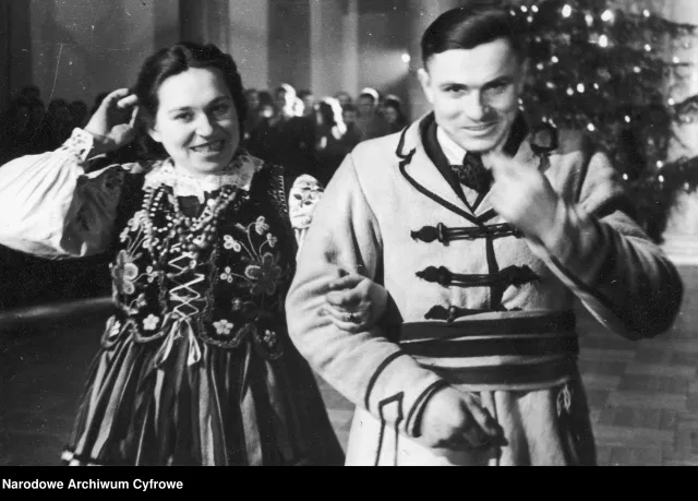 Tak wyglądał bal sylwestrowy dygnitarzy komunistycznych w 1947 roku [GALERIA]
