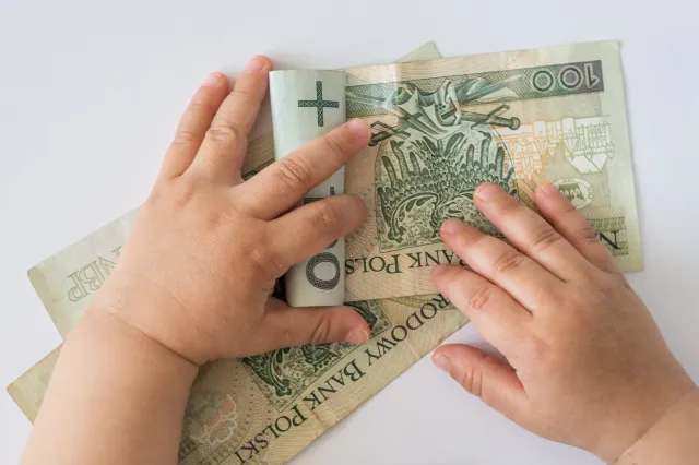1 tys. zł już po 30 września. Duża podwyżka świadczenia na dzieci [KRYTERIA]