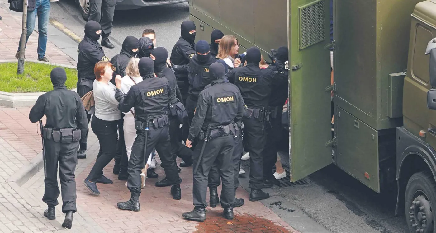 Schwytani uczestnicy antyłukaszenkowskich protestów. Mińsk, 30 sierpnia 2020 r.