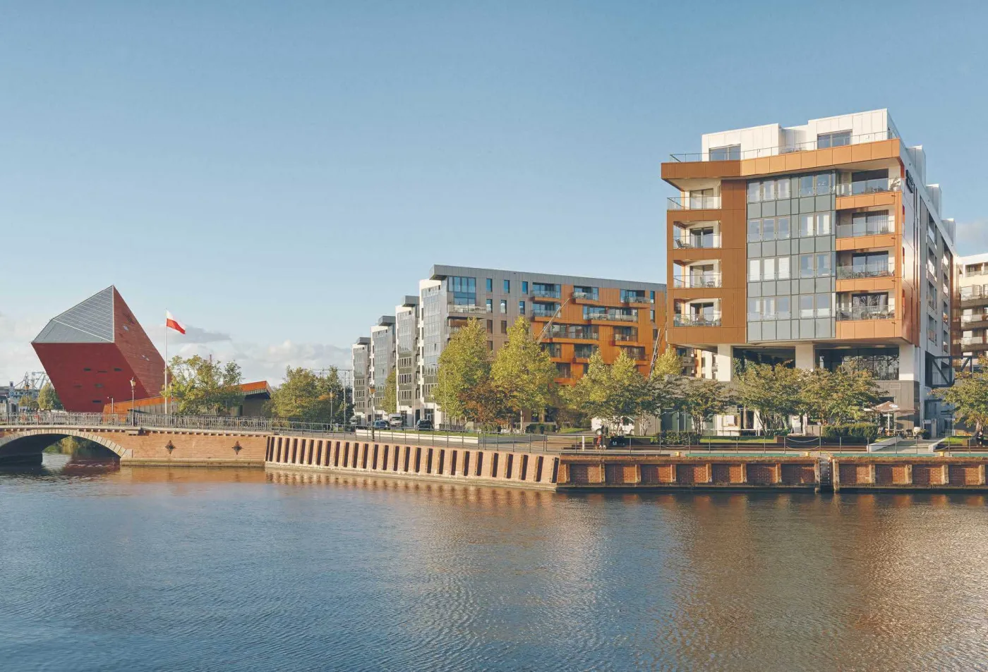 Luksus traci, ale mniej