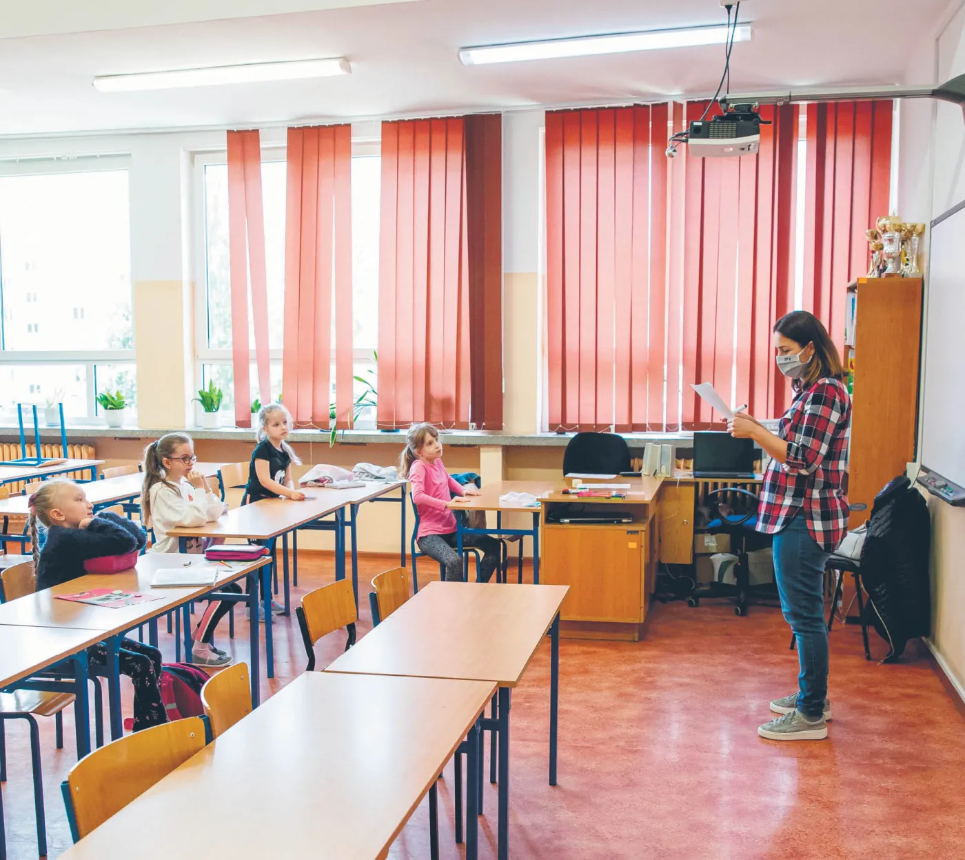 Rząd przygotowuje się do edukacyjnej hybrydy