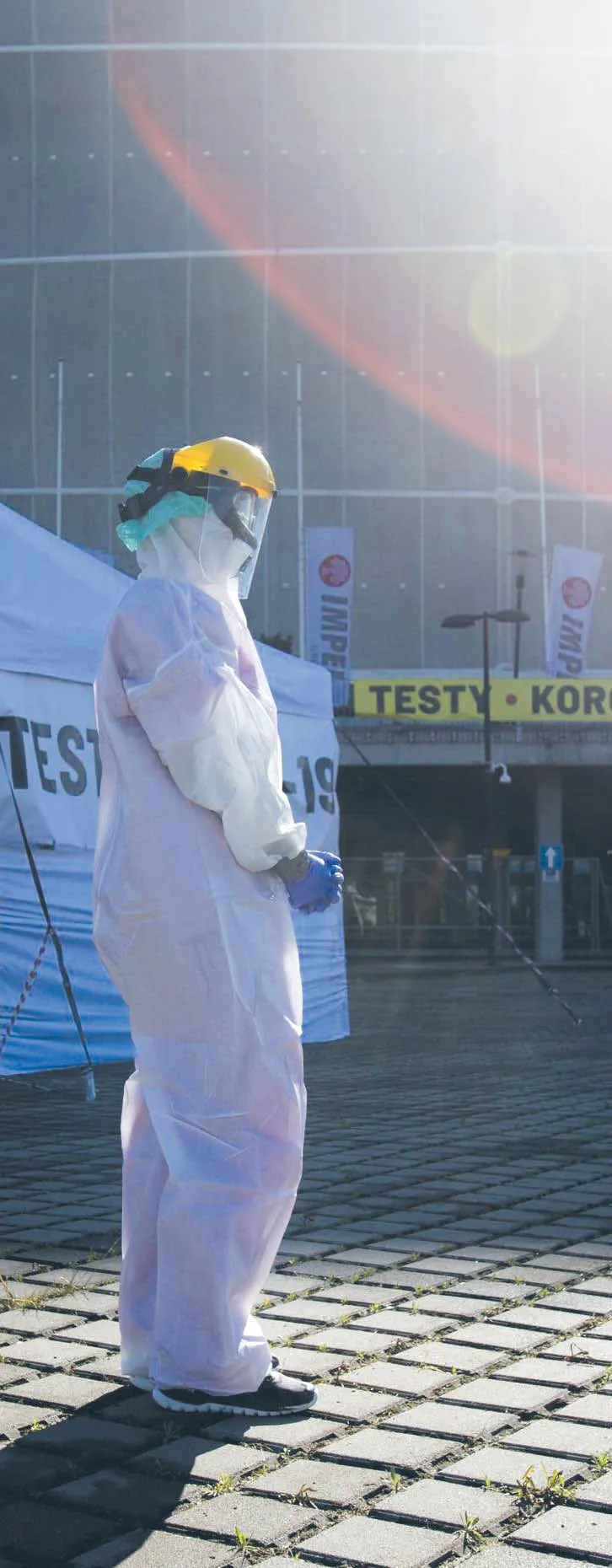 Epidemiologia zwycięża z pragmatyką społeczną
