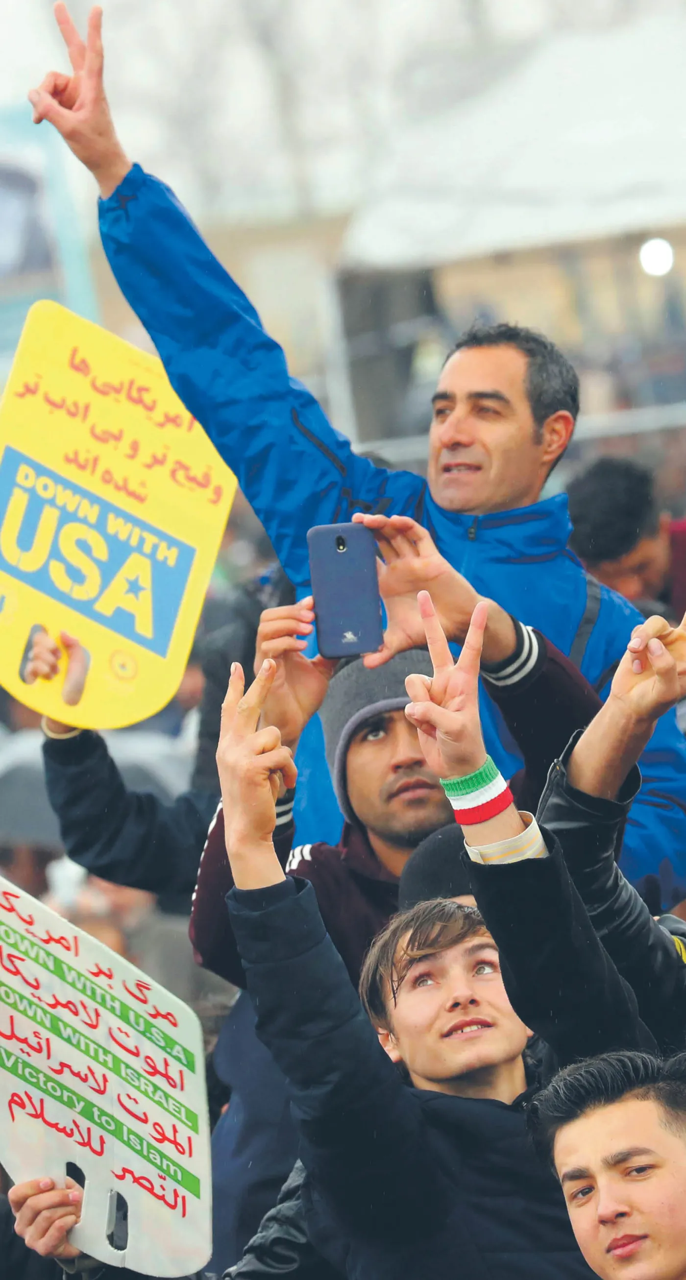 Wątłe więzi Teheranu i Warszawy