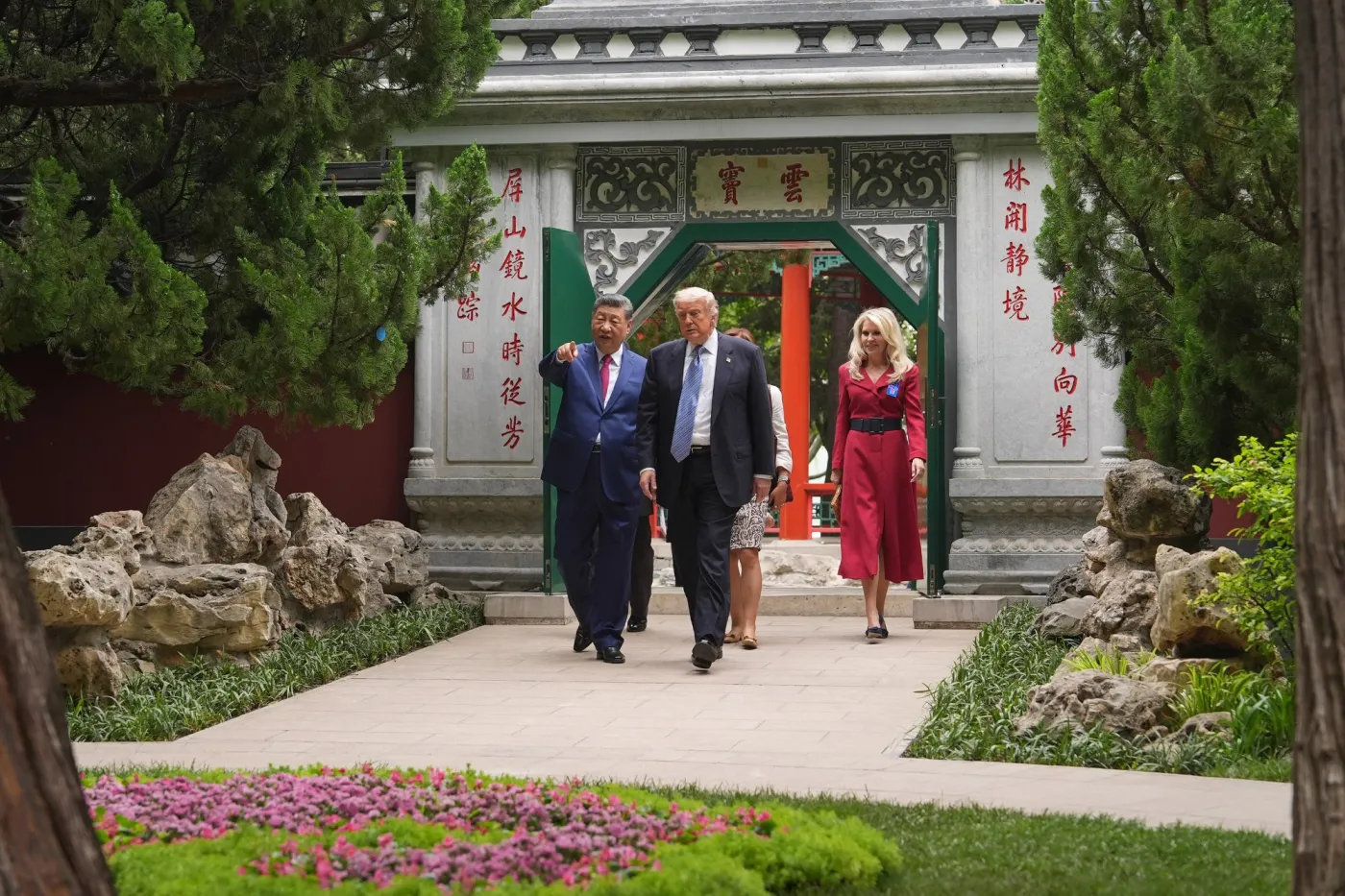 Wizyta Trumpa w Chinach: mało konkretów, dużo pompy