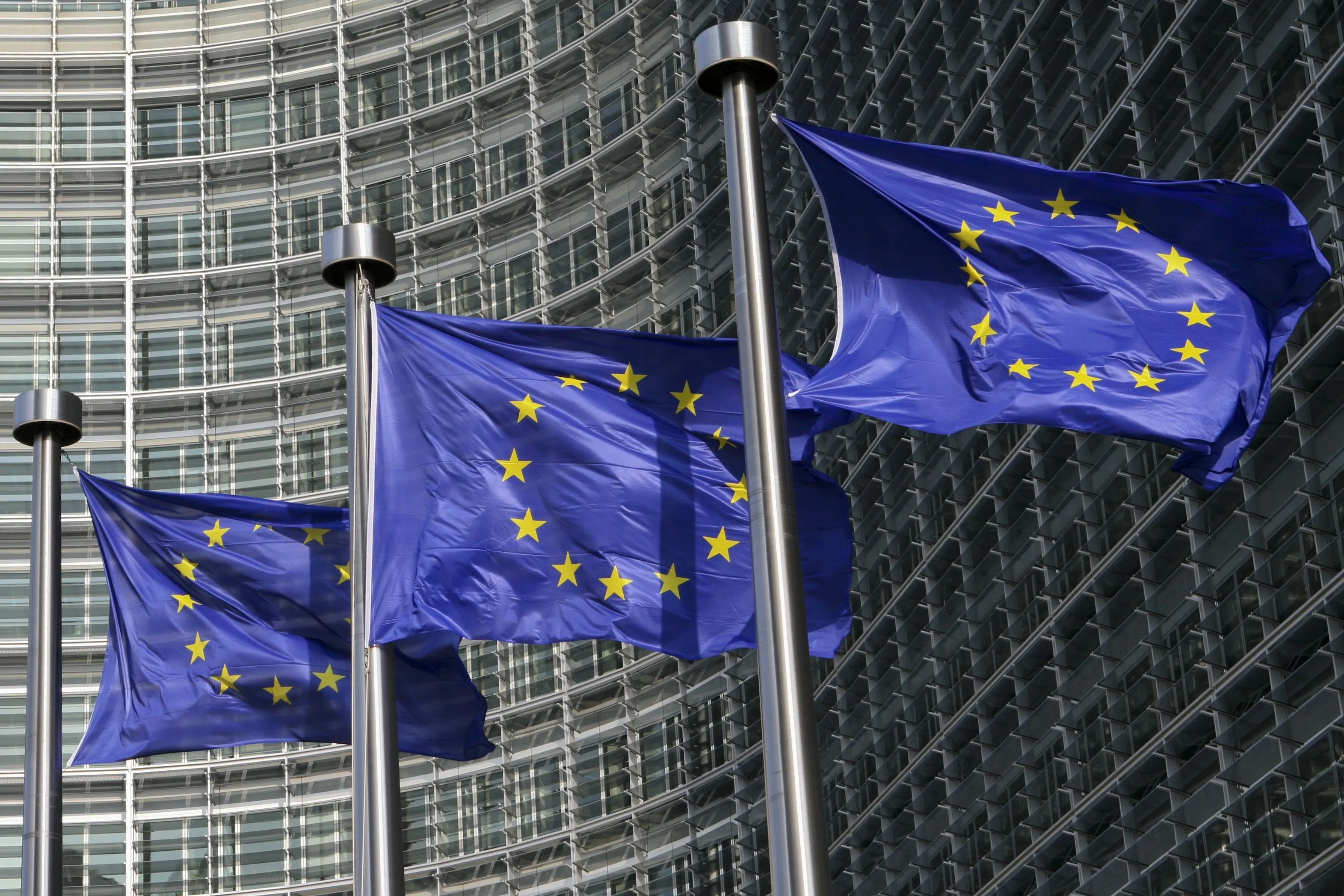 UE chce uniezależnić się od zagranicznych technologii. KE przedstawia pakiet dla AI, chipów i chmury