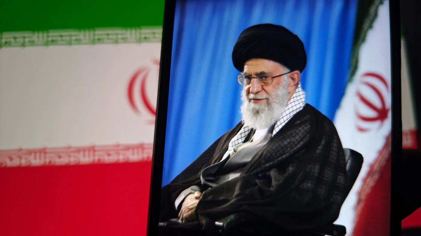 Iran rozpoczyna proces sukcesji po śmierci Chameneia. Tymczasowa rada przywódcza już w niedzielę