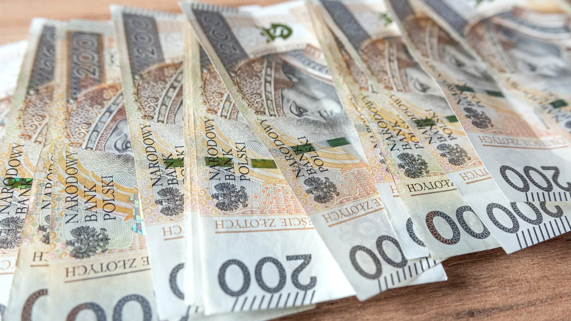 Wielka premia wpłynie na konta seniorów już 25 września 2026. ZUS informuje, kto dostanie pieniądze