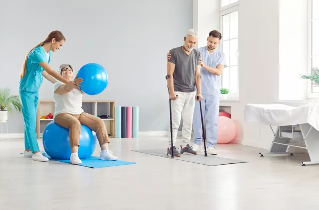 Od 1 sierpnia do 31 grudnia 2026 roku rusza darmowa, kompleksowa rehabilitacja dla mieszkańców jednej z gmin: przeciwko bólom stawów i kręgosłupa