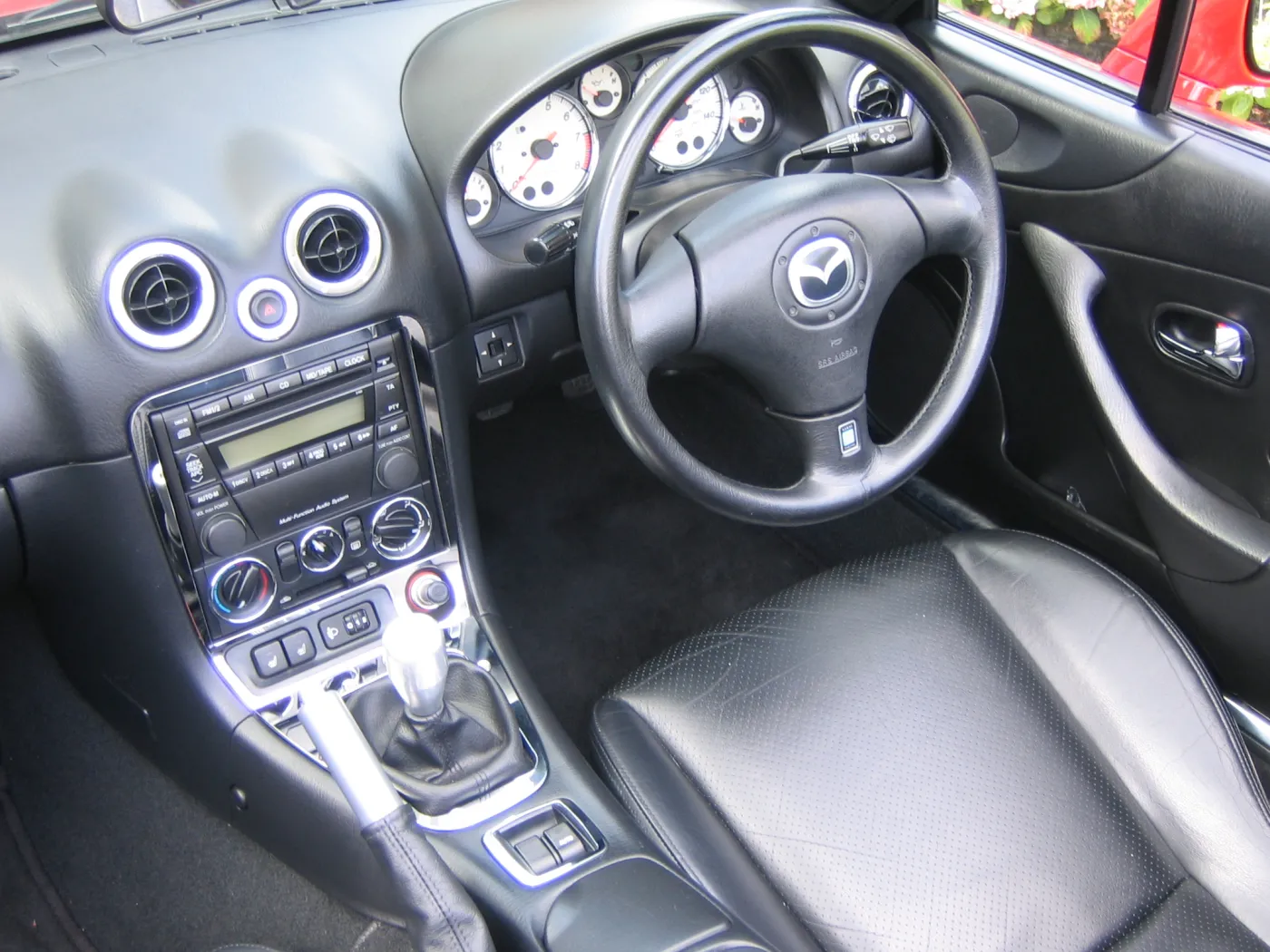 547635-2002-mazda-mx5-1-8-sport-black-interior.jpg