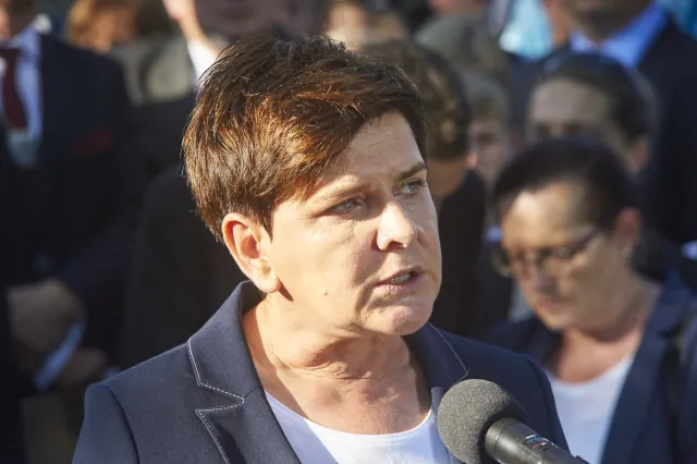 Szydło o reprywatyzacji: To dyskredytująca próba ucieczki Gronkiewicz-Waltz od odpowiedzialności