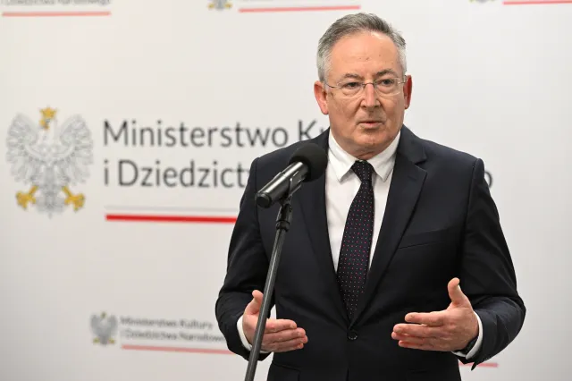 Minister Sienkiewicz reformuje media publiczne. Polskie Radio niewpisane do KRS