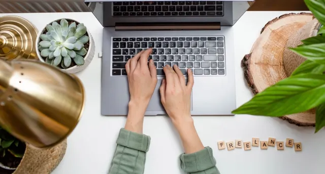 Ile zarabiają freelancerzy? W tych branżach pracując poniżej 4 godzin dziennie można zarobić ponad 10 tys. zł