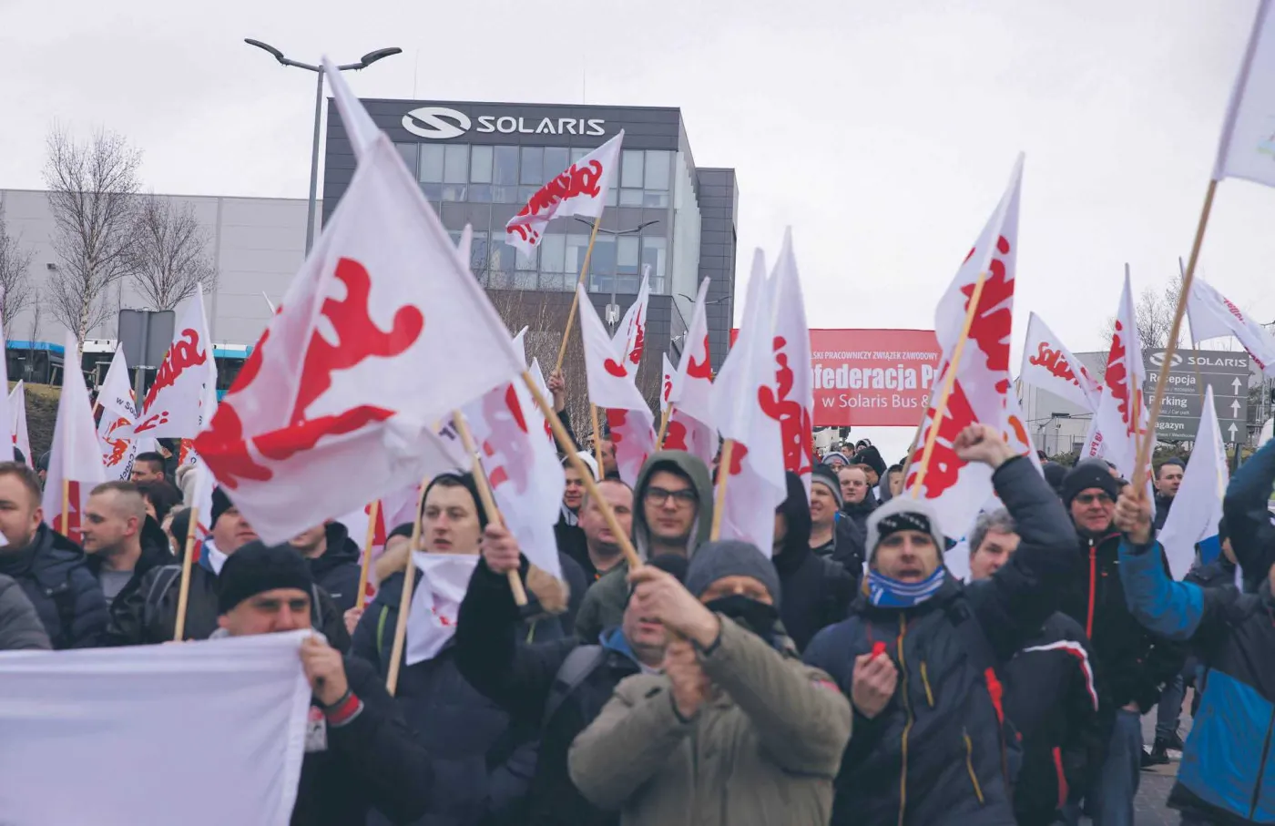 Przeciągający się strajk zwiększa kłopoty Solarisa