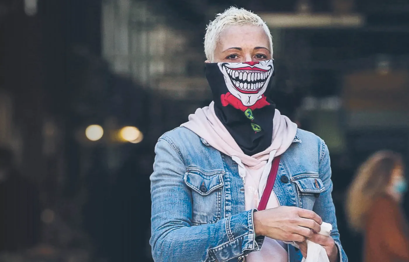 Rząd chce wyjść z (zakrytą) twarzą