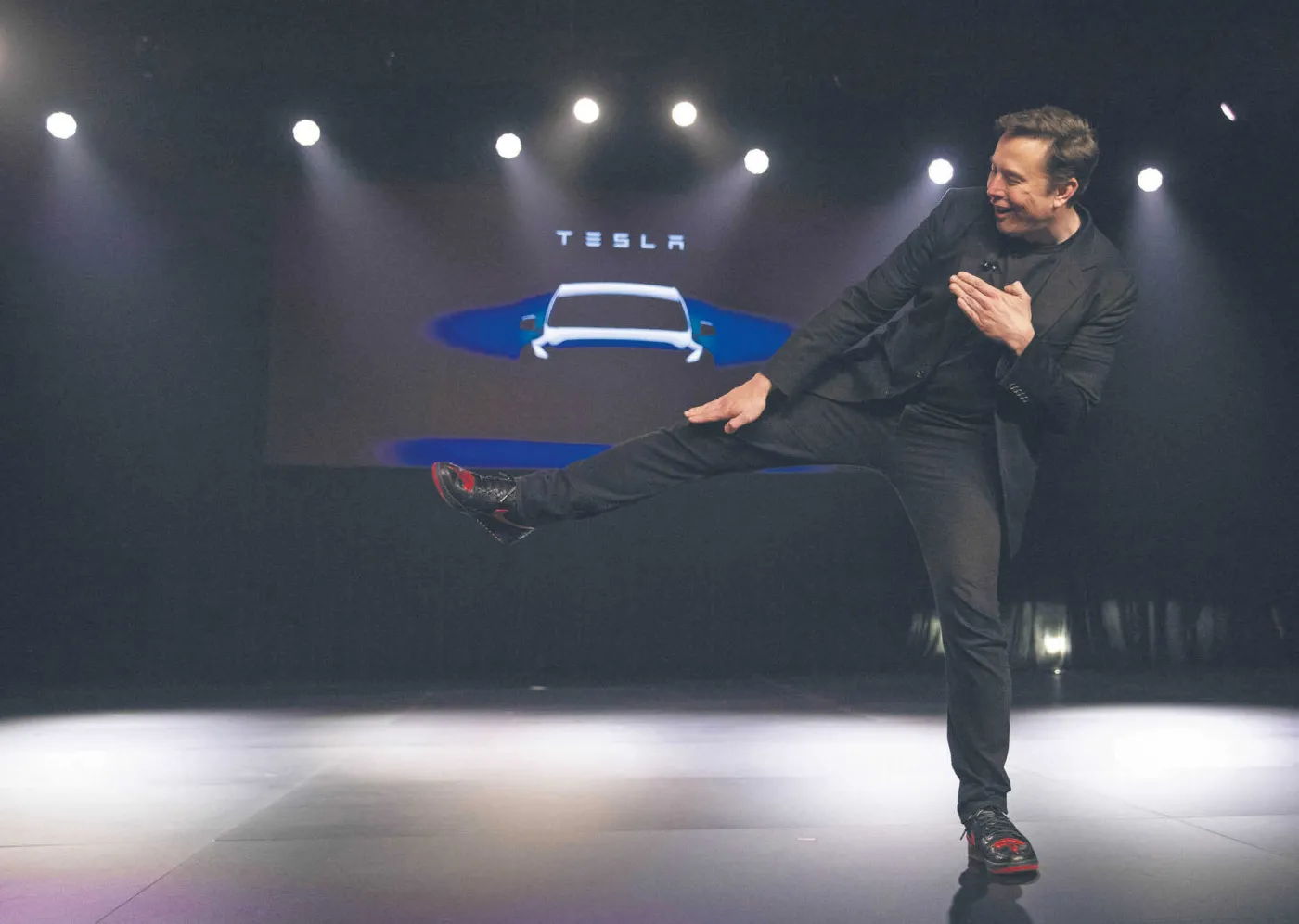 Tesla, Musk, podatki