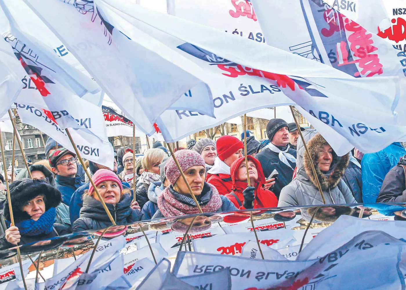 Protest pracowników oświaty  przed urzędem wojewódzkim  w Katowicach, 12 marca 2019 r.