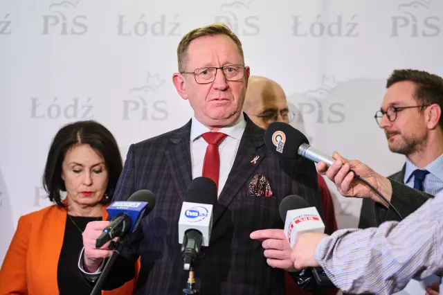 Nowe fakty o sprzedaży ziemi pod CPK. Decyzje Wód Polskich i rola Roberta Telusa. Co naprawdę się stało?