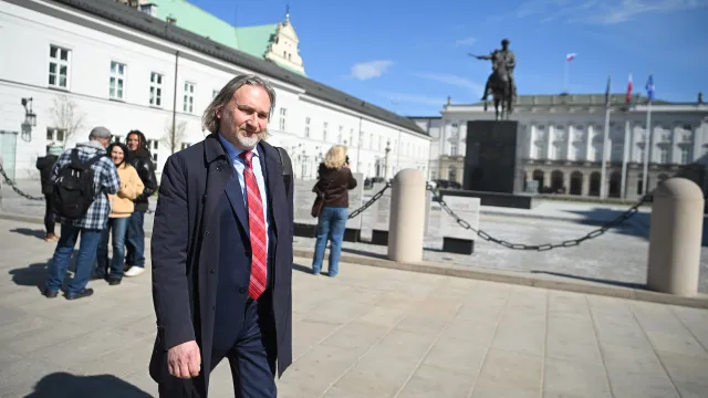 Prezydent Nawrocki zaprzysiągł tylko dwóch sędziów TK. Koalicja grozi Trybunałem Stanu