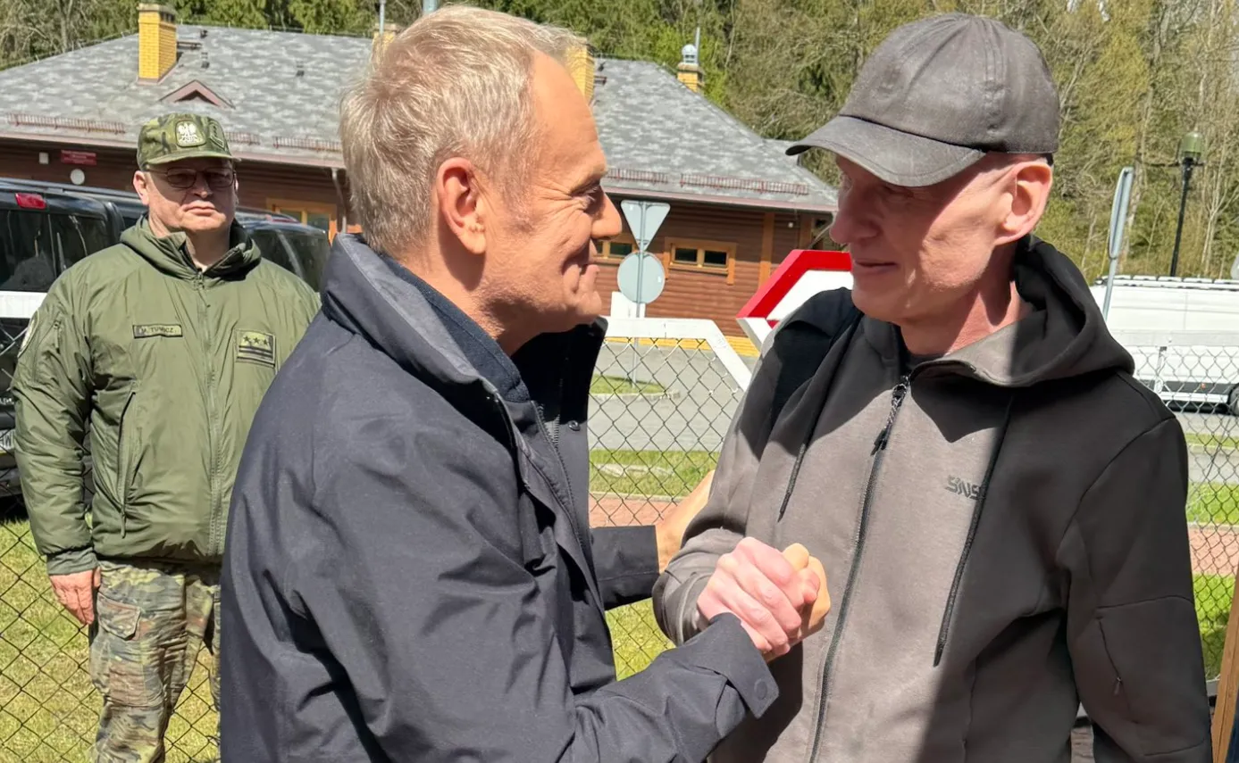Donald Tusk przywitał Andrzeja Poczobuta