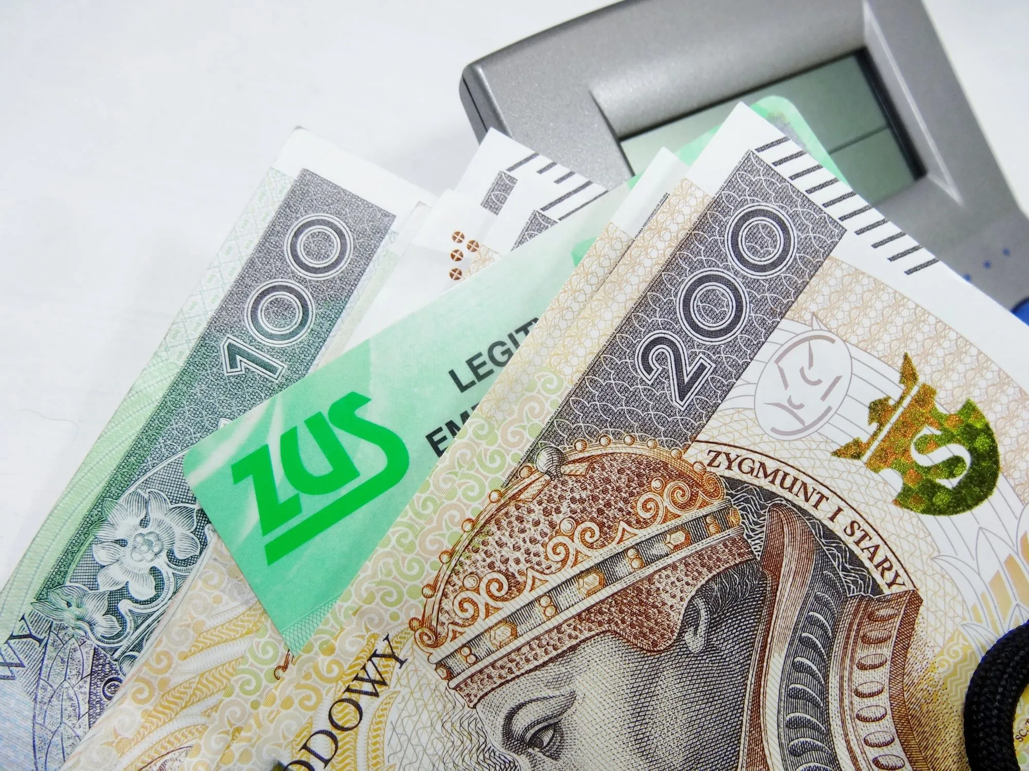 Trzynasta emerytura a limity dorabiania. Kiedy świadczenie może być niższe?