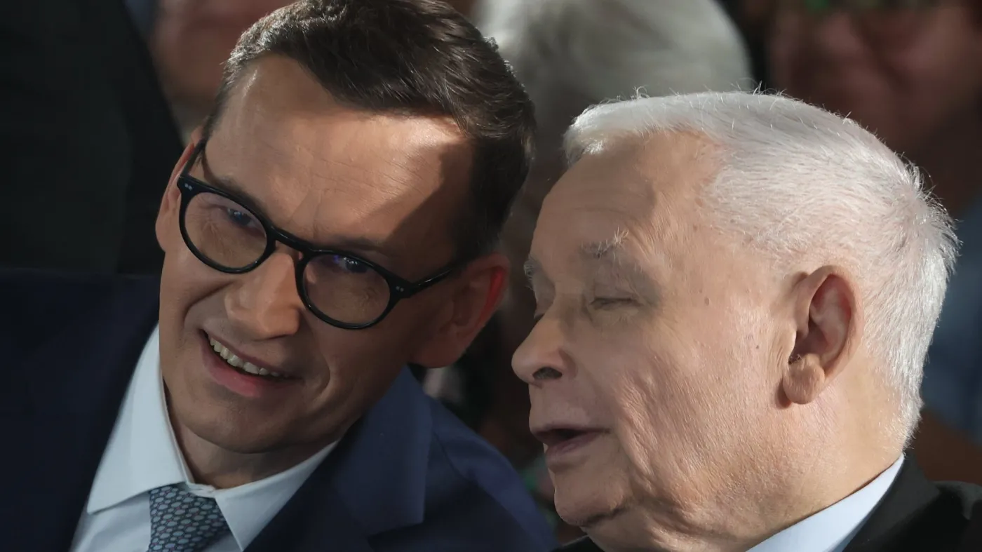 Jarosław Kaczyński, prezes PiS, rozmawia z Mateuszem Morawieckim
