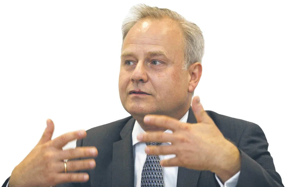 prof. dr hab. Artur Nowak-Far