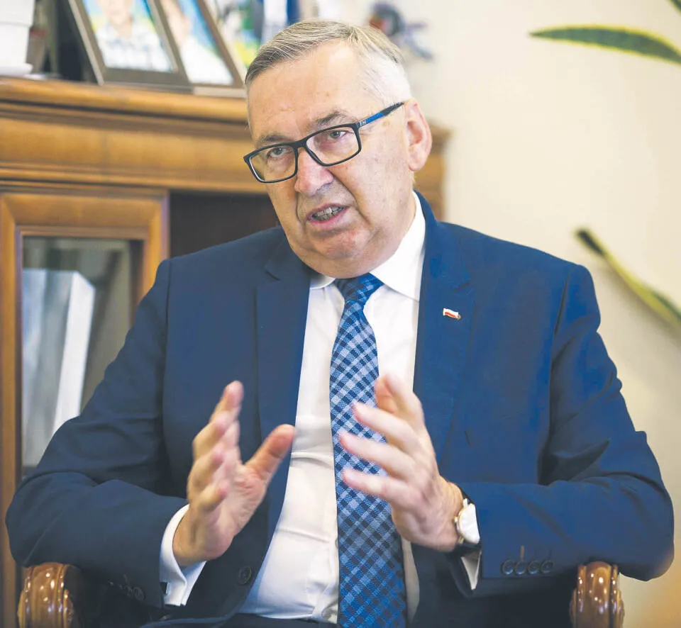 Szwed: Do 30 listopada można jeszcze składać wnioski o wyprawkę szkolną
