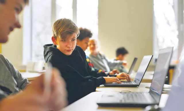 Przetarg na laptopy dla uczniów. Do KIO spłynęły odwołania od firm