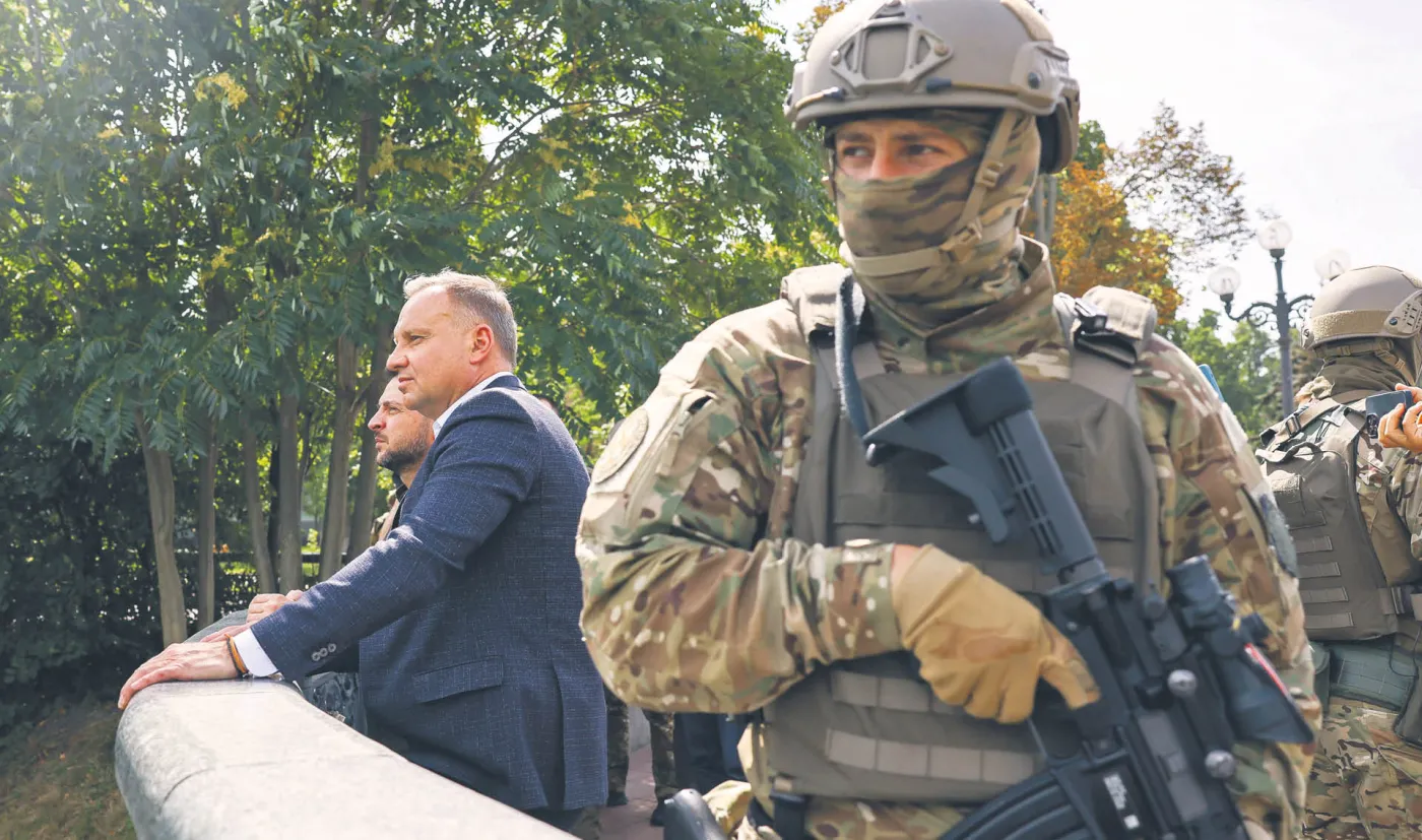 Andrzej Duda rozmawiał z prezydentem Zełenskim. Sytuacja w Ukrainie i szczyt NATO głównymi tematami