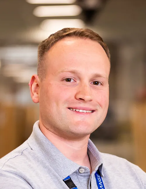 Mateusz Hilgner, straszy kierownik operacyjny w centrum logistycznym Amazon w Sosnowcu
