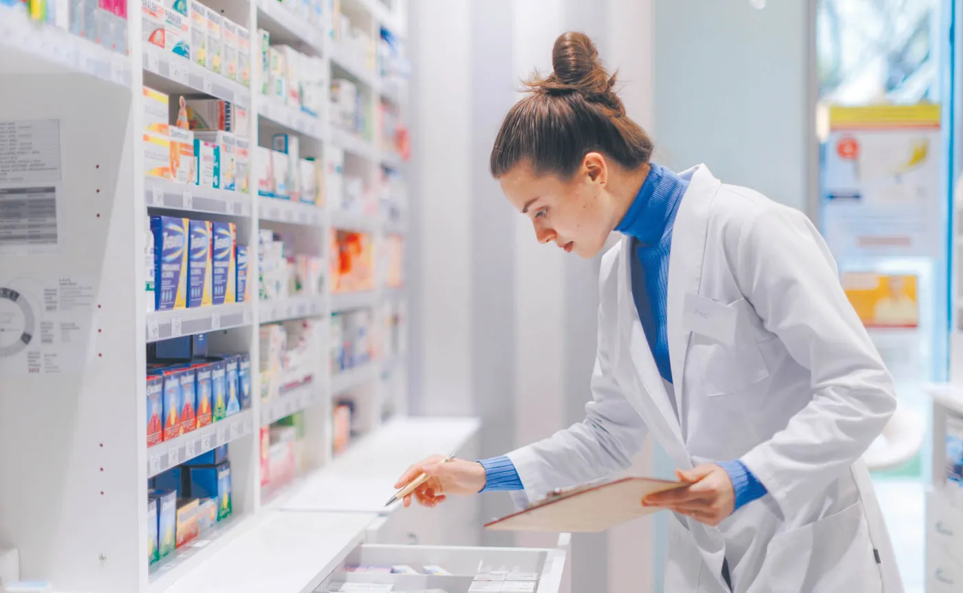 Im więcej studentów medycyny, tym łatwiej dostać się na farmację