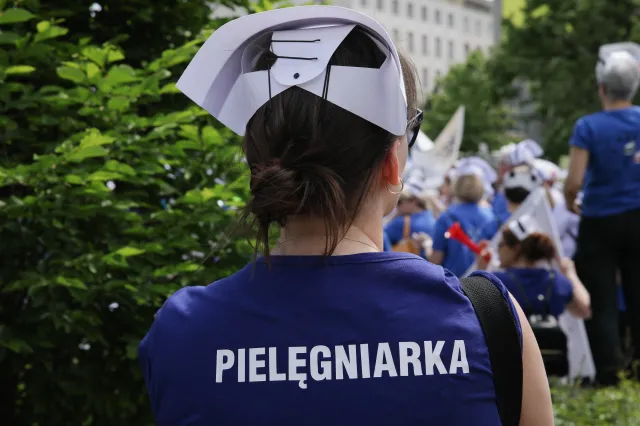 Żółta kartka dla rządu od pielęgniarek. Oto ich żądania