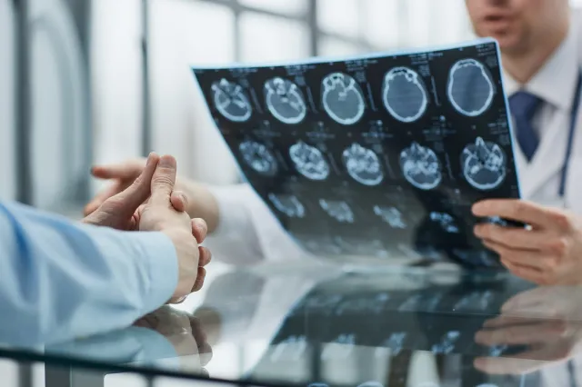 Wykrywacze metalu nie poprawią bezpieczeństwa lekarzy