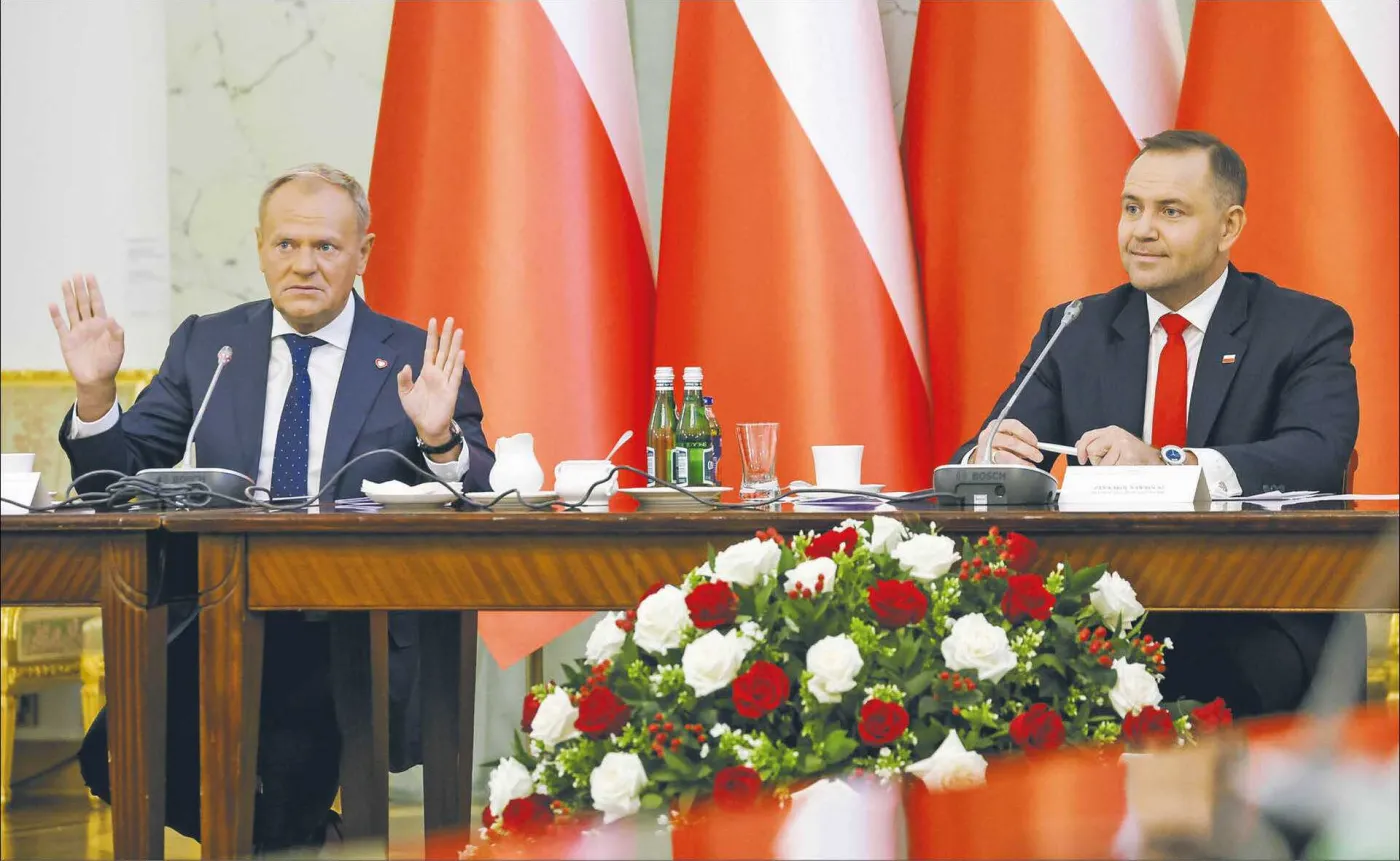 Duży i mały pałac pozostają w rozbieżności