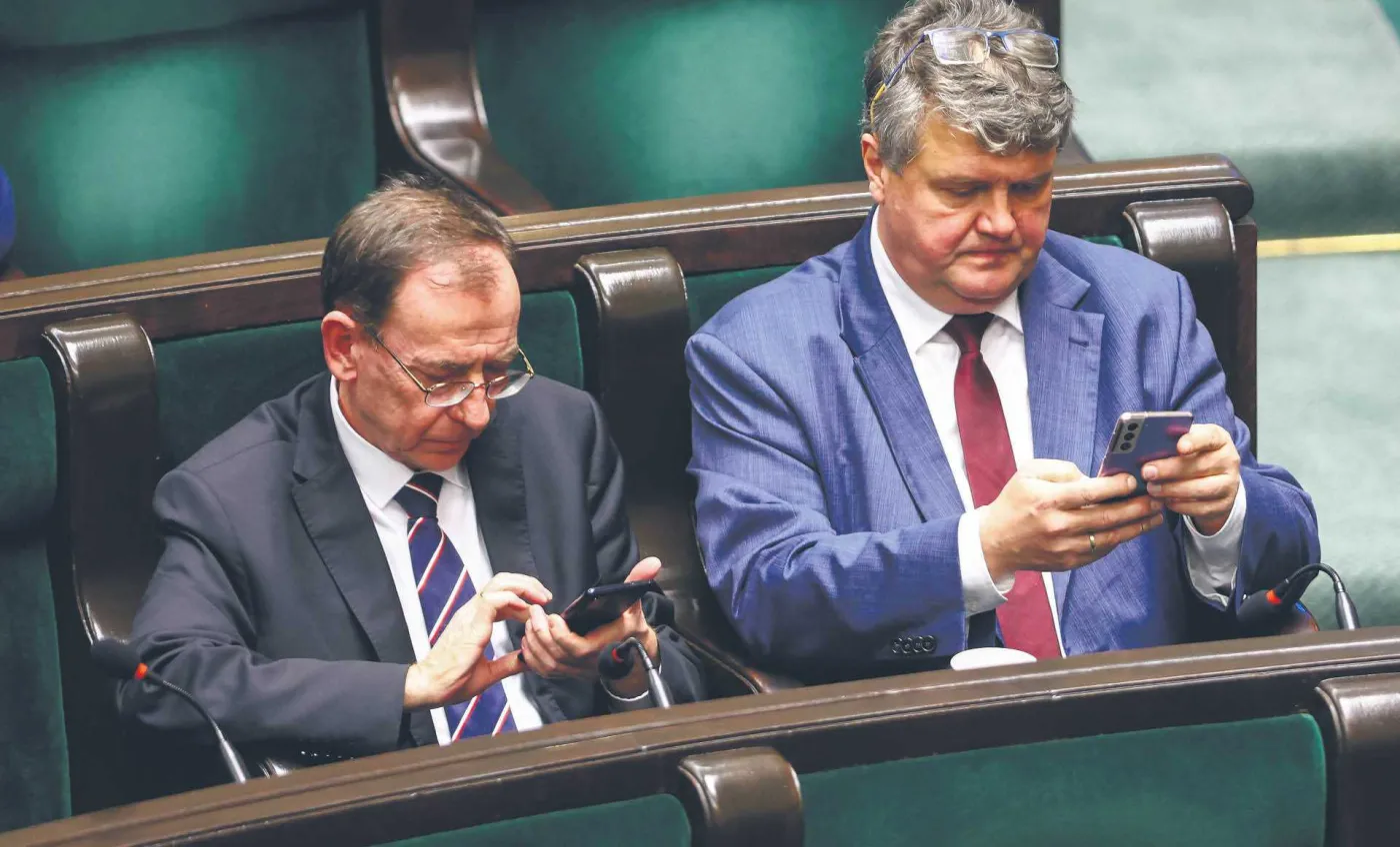 Dwa mandaty, dwie izby i więzienie w tle