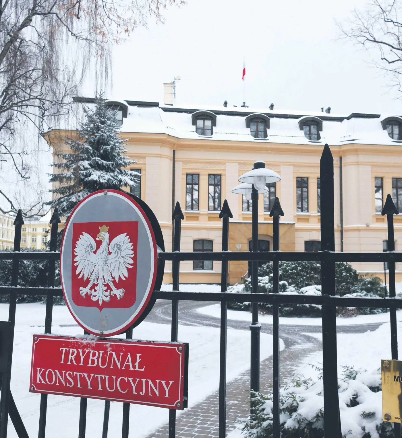 Pierwsze salwy w wojnie o trybunał