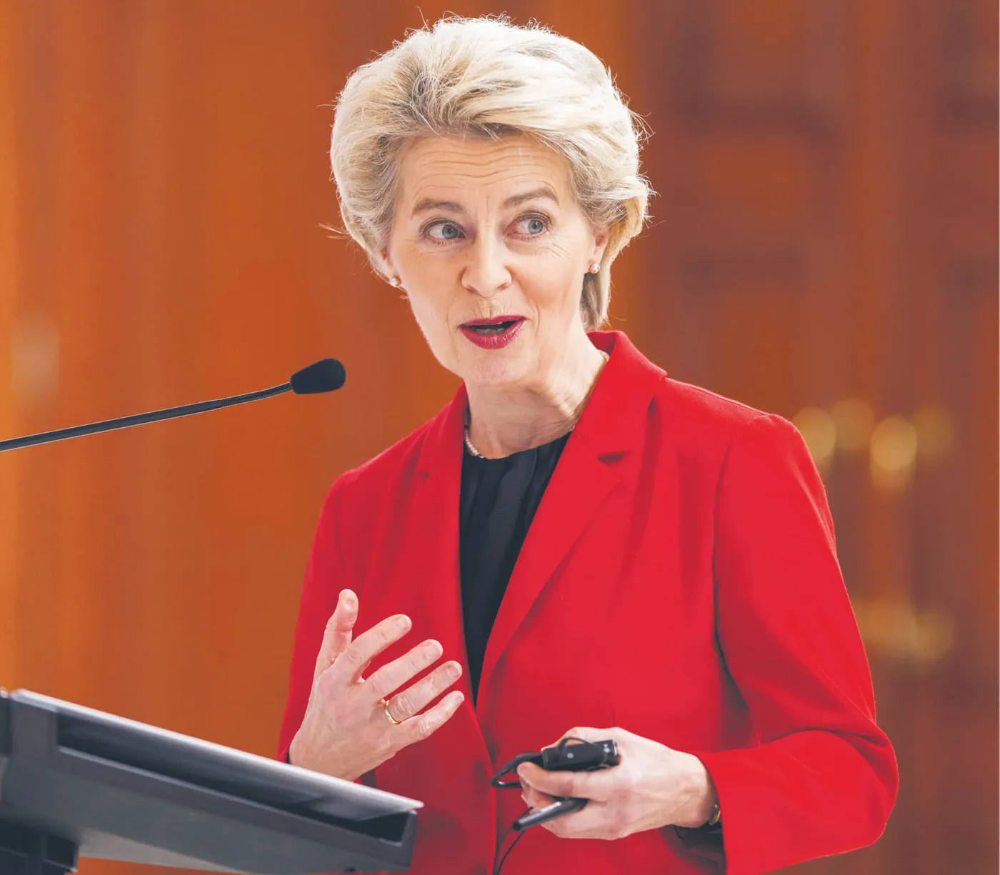 "New York Times" pozwał KE w sprawie wymiany wiadomości tekstowych między von der Leyen i szefem Pfizera
